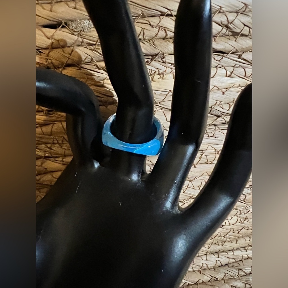 Colorful acrylic blue ring Polka Dot Ring - Picture 4 of 5